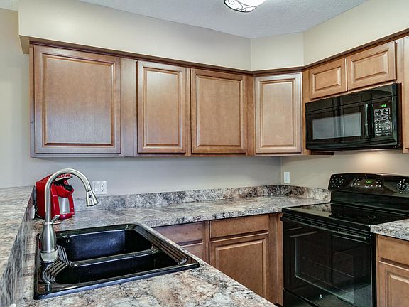 3rd image of 8721 Jasmine Ct