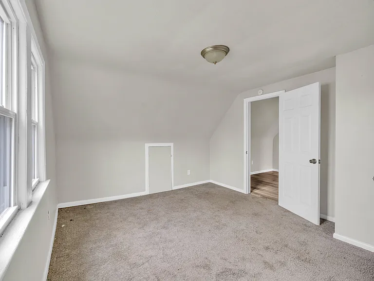 3645 E 146th St #3 — Photo 8