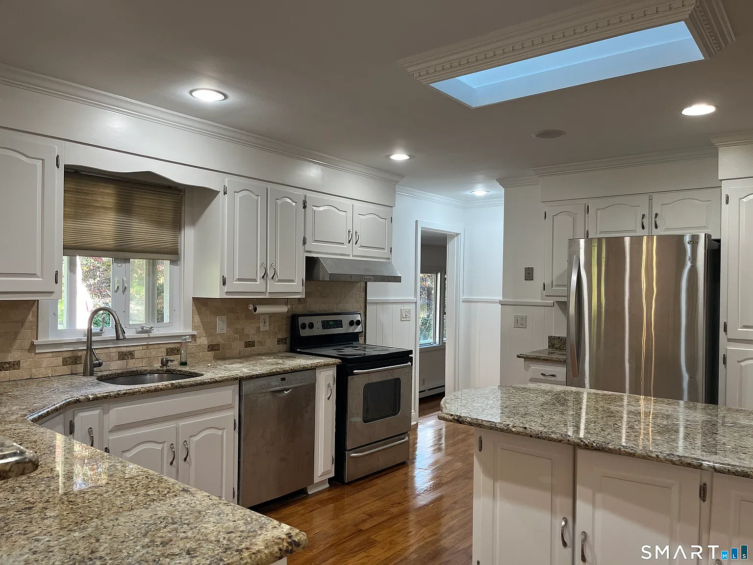 3 bed, 1.0 bath, 1614 sqft, $3,500 — Photo 2