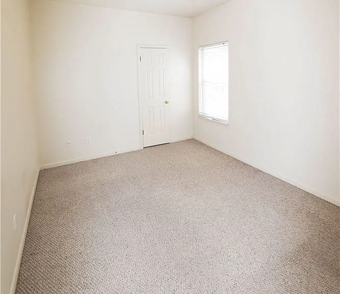 611 Zennia St #B — Photo 8