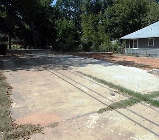 2nd image of 2312 Thornhill Ave