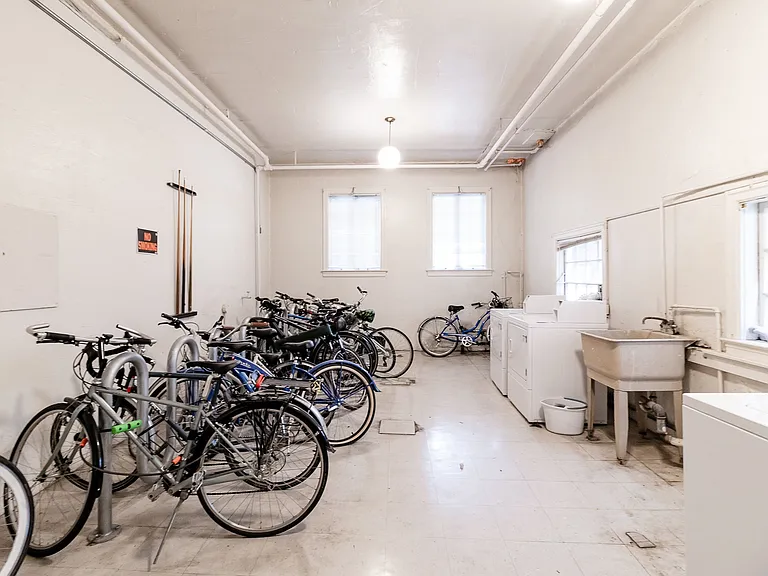 Charmain Apartments — Photo 5