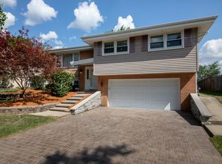 9100 W 93rd St, Hickory Hills, IL 60457