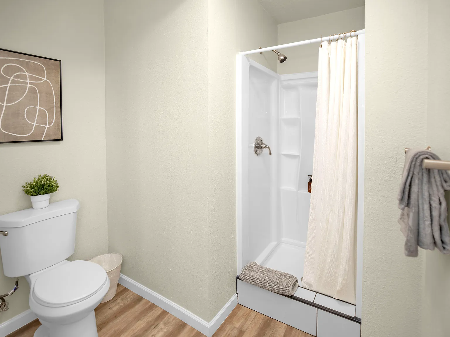 Studio, 200 sqft, $800 — Photo 2