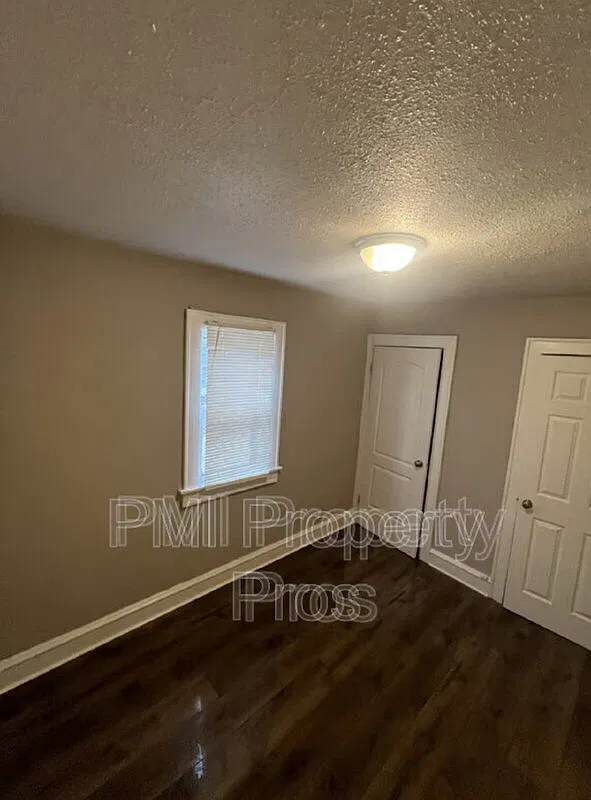 3 bed, 1.0 bath, $1,600 — Photo 1