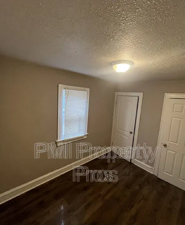 4678 N 49th St