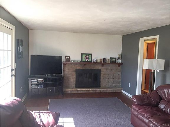 3rd image of 4307 Arlington Cir