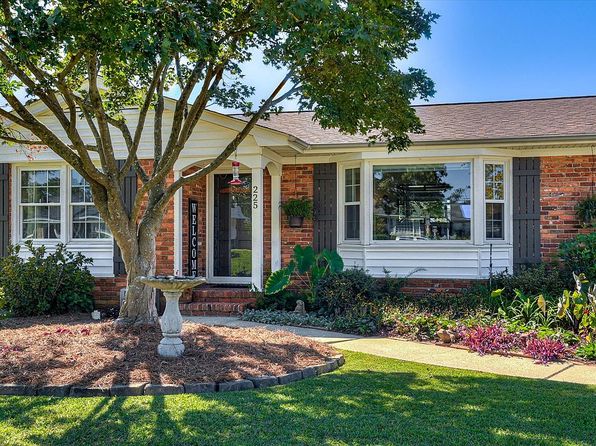 225 Simmons Ct