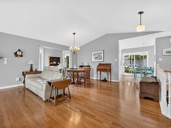 3rd image of 29 Estates Ct