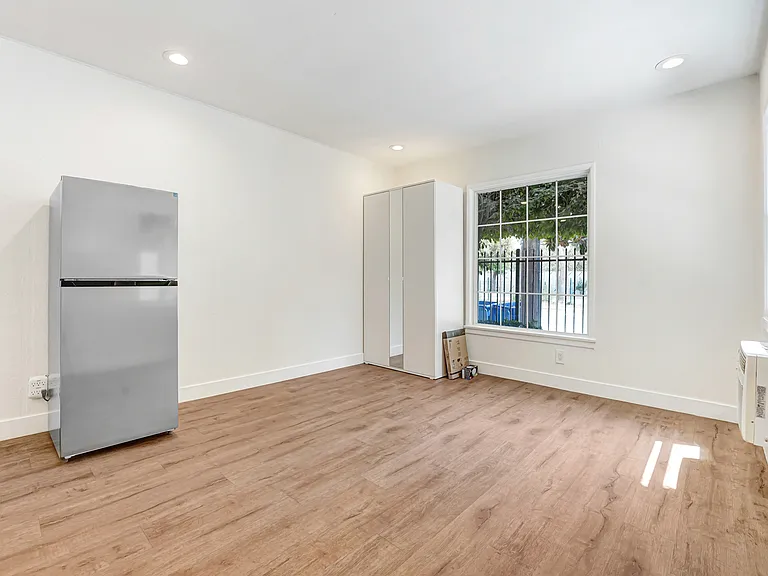 11503 Chandler Blvd #3/4 — Photo 10
