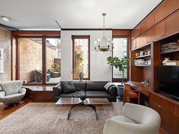 3rd image of 146 W 74th St APT 5