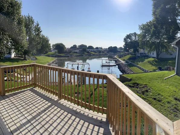 85 Lakeview Acres Dr, Elwood, NE 68937