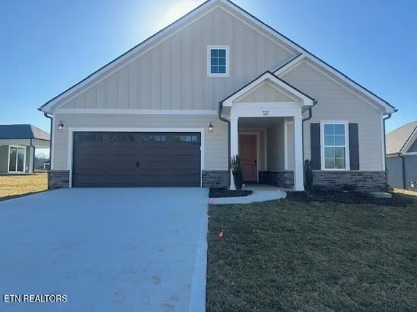 327 Trillium Trl, Lenoir City, TN 37771