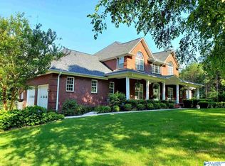 45 Nappier Ln, Laceys Spring, AL 35754