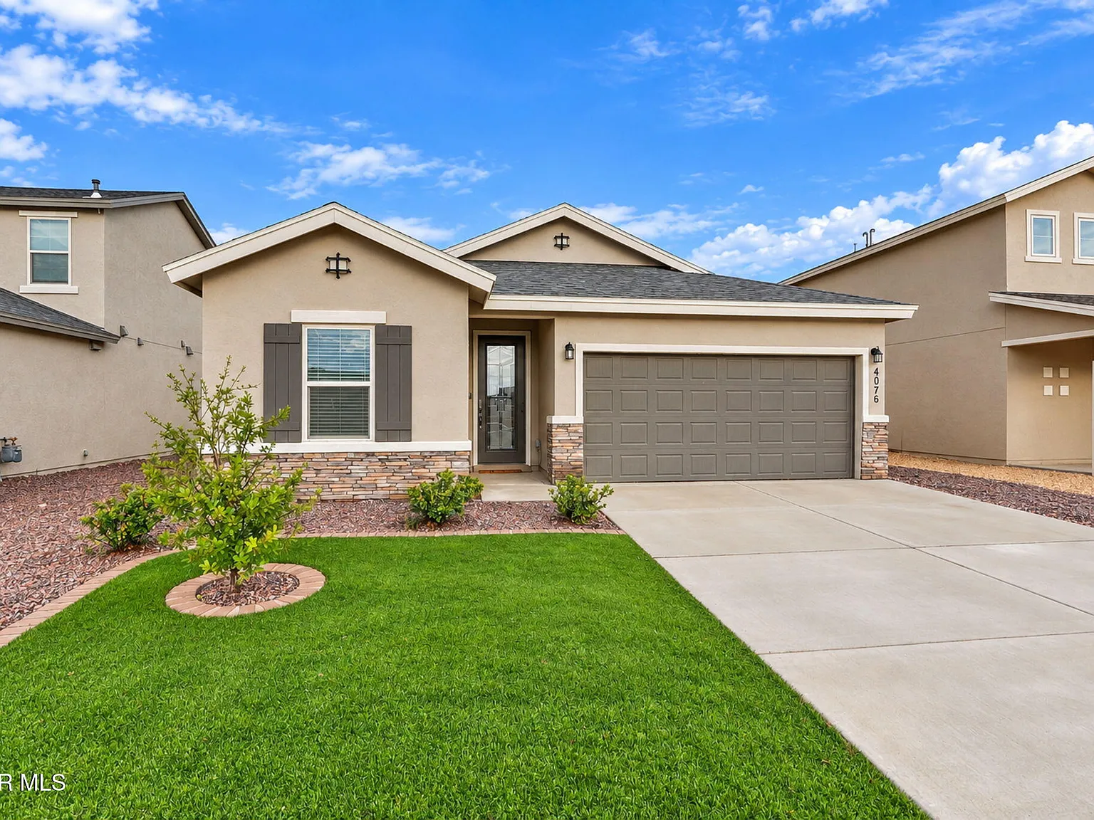 3 bed, 2.0 bath, 1613 sqft, $2,000 — Photo 1