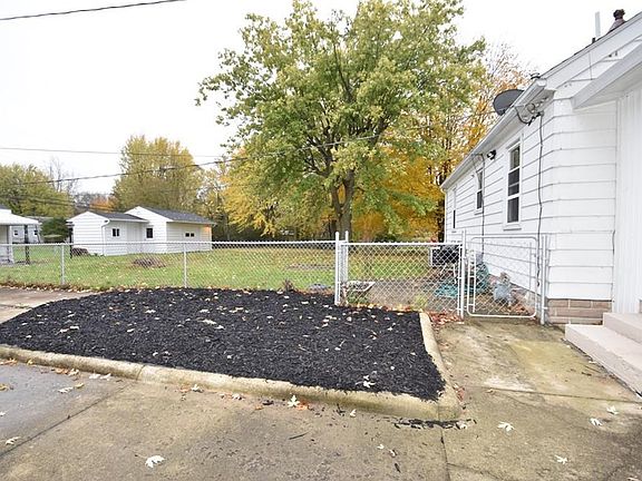 5th image of 125 S Main St