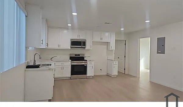 3 bed, 1200 sqft, $3,100 — Photo 3