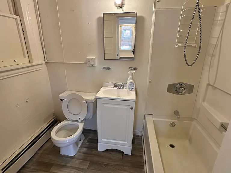 27 Mortson St #3E — Photo 4