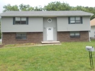 1204 Douglas Ct, Carthage, MO 64836