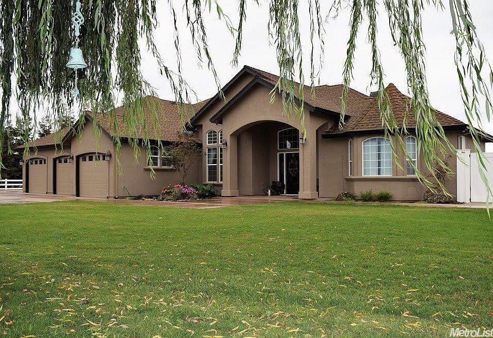 1st image of 30700 Tressa Ln