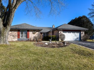 993 Georgetowne Ln, Barrington, IL 60010