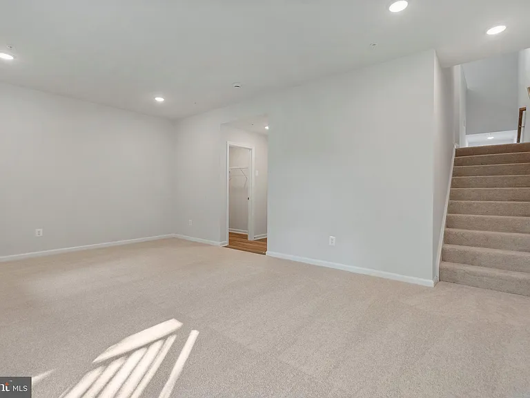 6947 Gladebrook Rd — Photo 6