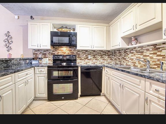 5th image of 4782 Sunny Palms Cir