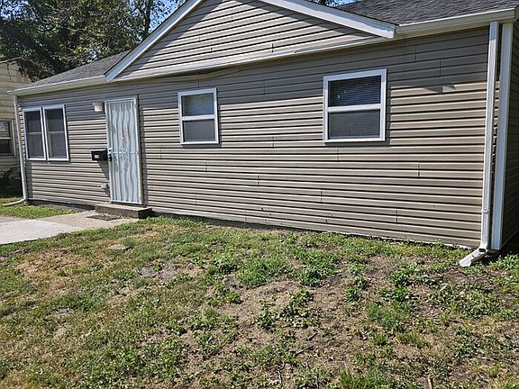 4th image of 1118 Benton St