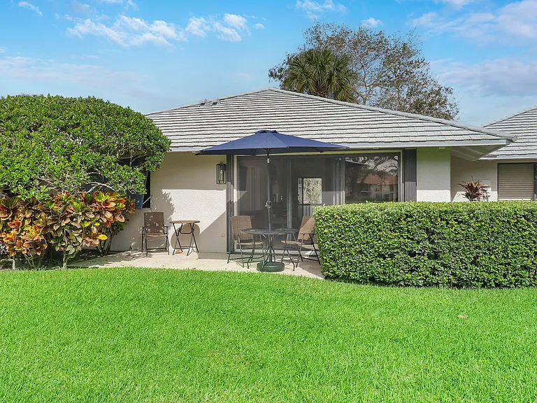 820 Club Dr — Photo 6