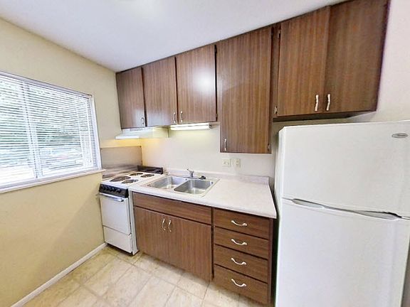 2nd image of 1700 Columbia St APT 8