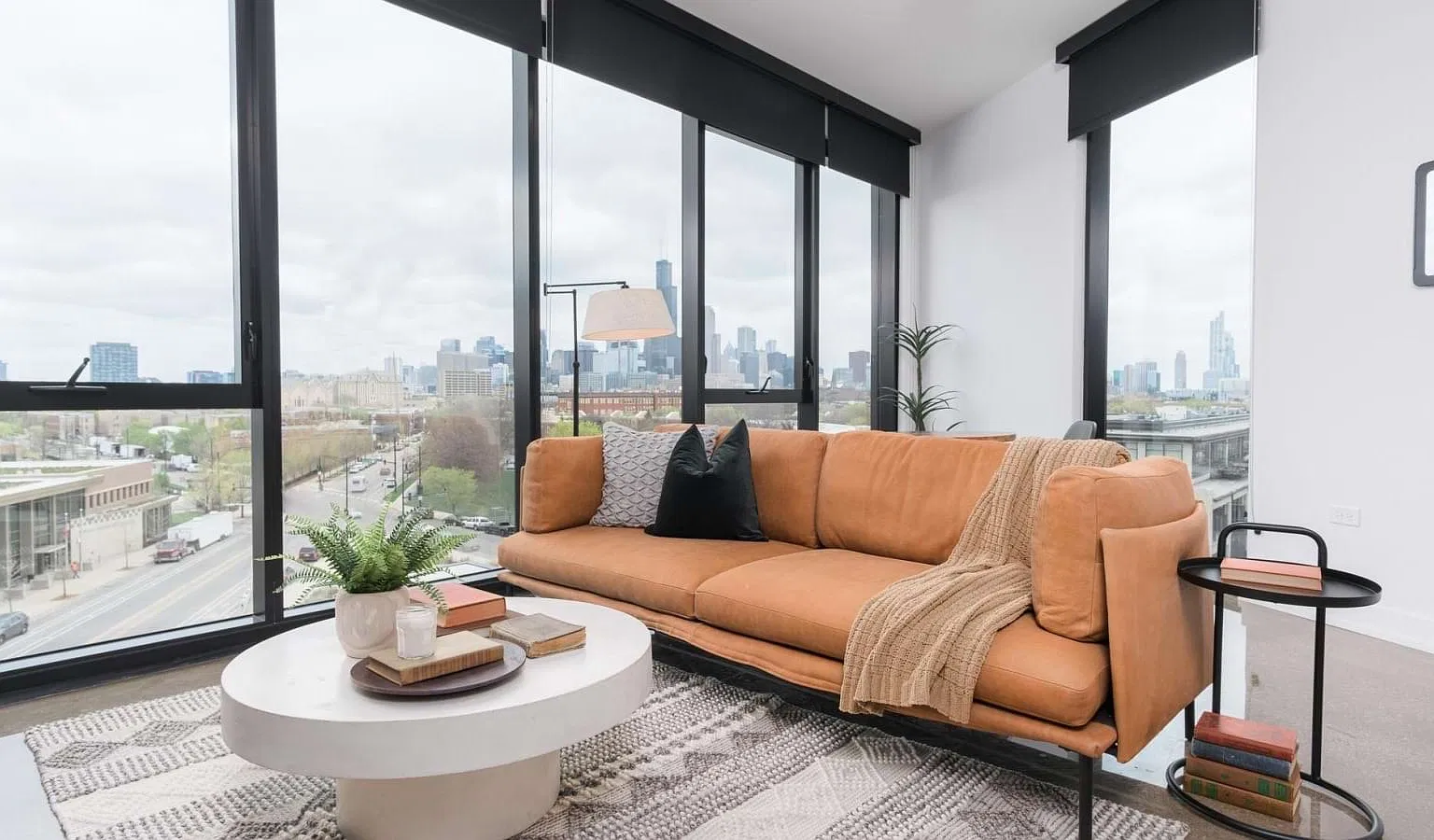 1 bed, 676 sqft, $2,345 — Photo 3