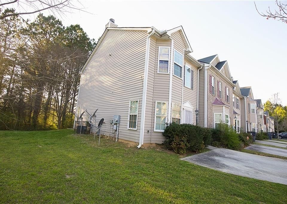2nd image of 2643 Rocky Ct