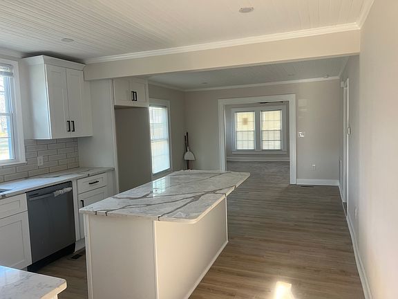 4th image of 341 Aycock St NE