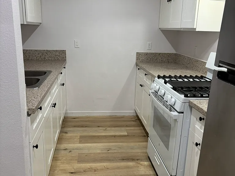 10311 Croesus Ave — Photo 9