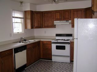 25080 Hall Rd, Woodhaven, MI 48183