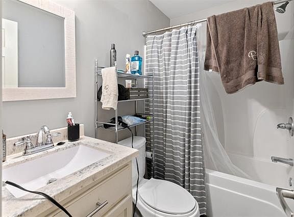 5th image of 1320 Oak Park Blvd