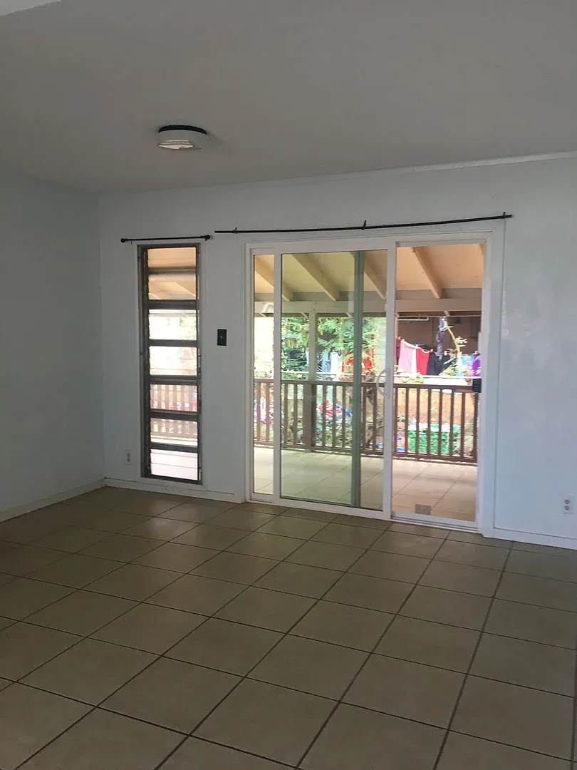 Duplex 3 Bedroom/1.5 Bath — Photo 3