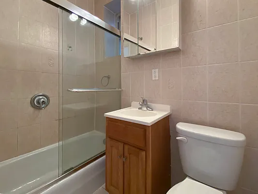 Rented by Kahen Properties | media 19