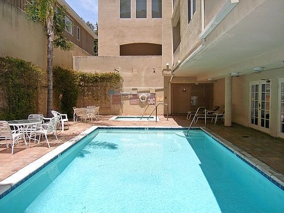 5th image of 12633 Moorpark St Unit 109
