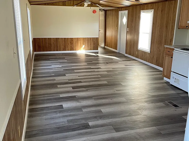 1018 Aaron Ln — Photo 11
