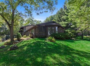 1336 Geneva Rd, Saint Charles, IL 60174