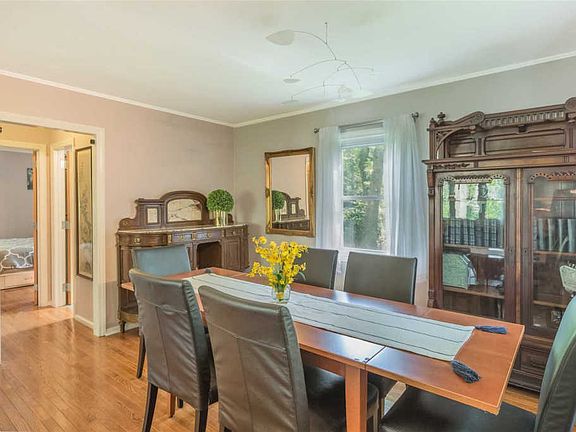 4th image of 107 Whittier Pl