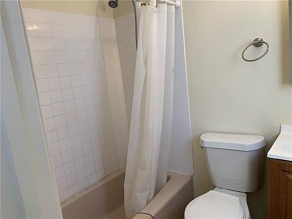 5th image of 2105 Redbird Dr
