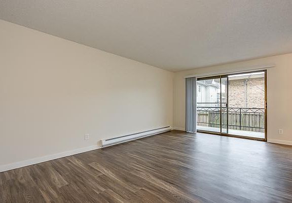 5th image of 425 Malden Ave E #204