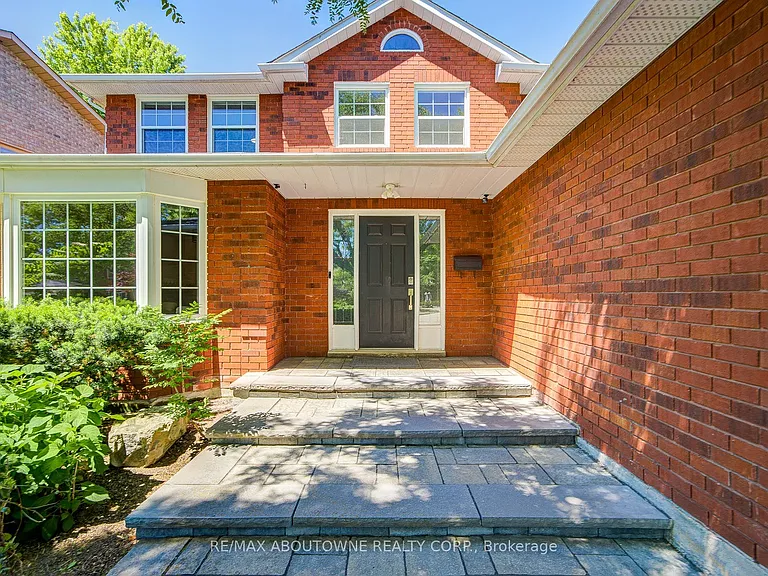 1273 Blackthorn Pl — Photo 3