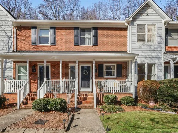 17 Brandy Dr, Greensboro, NC 27409