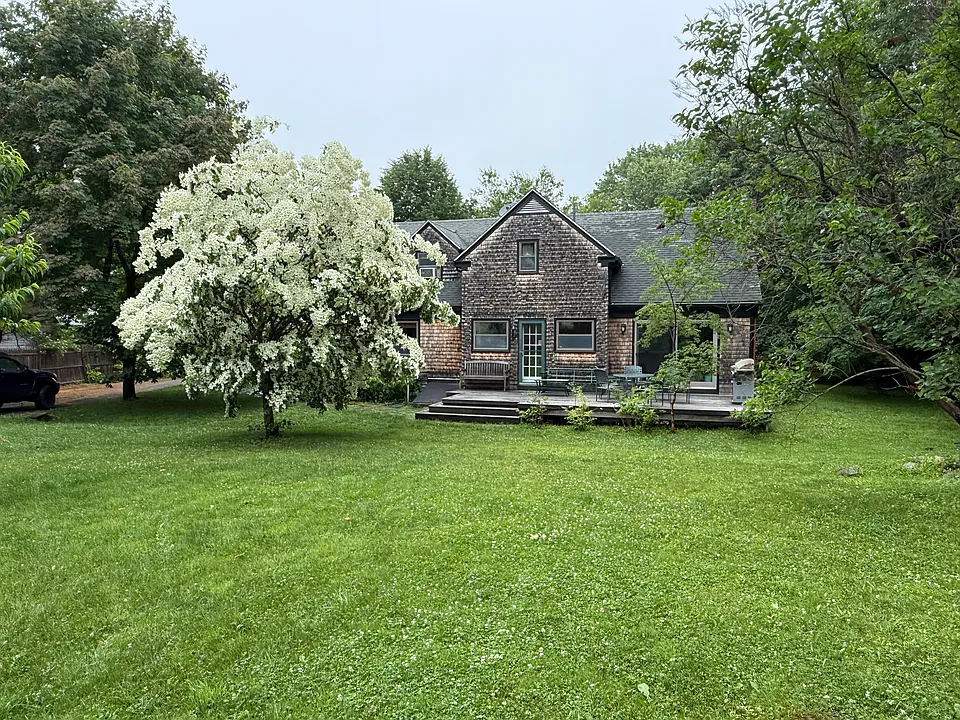 19 Curtis Ave
