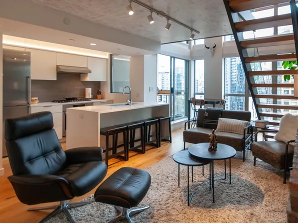 1238 Richards St #1406, Vancouver, BC V6B 6M6