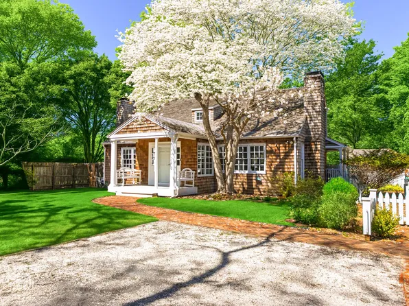 https://photos.zillowstatic.com/fp/f1f7a3ee0682547c172bf7d3e2ef5507-p_e.webp