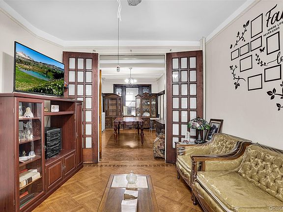 2nd image of 2161 Walton Avenue